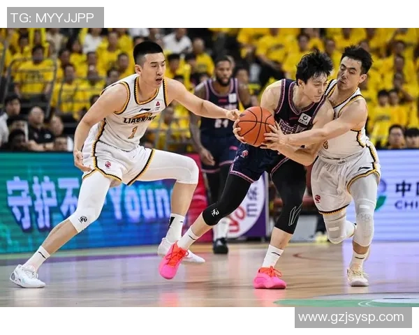 2016年CBA精彩对决上海队迎战深圳队全场回顾与精彩瞬间分析