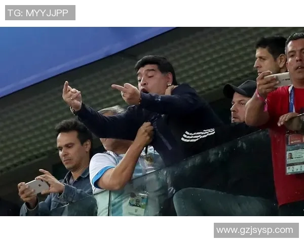 足球明星在比赛中遭遇挑衅愤怒竖中指引发媒体热议与球迷讨论 足球明星在比赛中遭遇挑衅愤怒竖中指引发媒体热议与球迷讨论