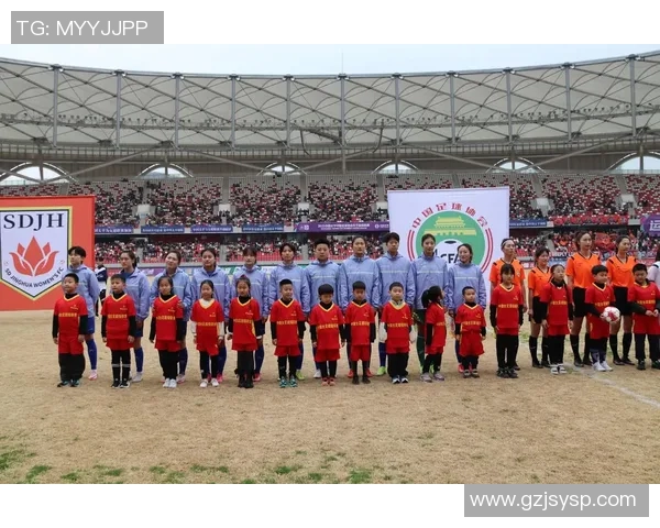 小球童与足球明星的梦幻邂逅与成长故事 小球童与足球明星的梦幻邂逅与成长故事